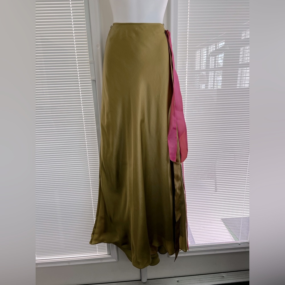 100% silk olive green Flores & Flores maxi skirt w/belt size 10